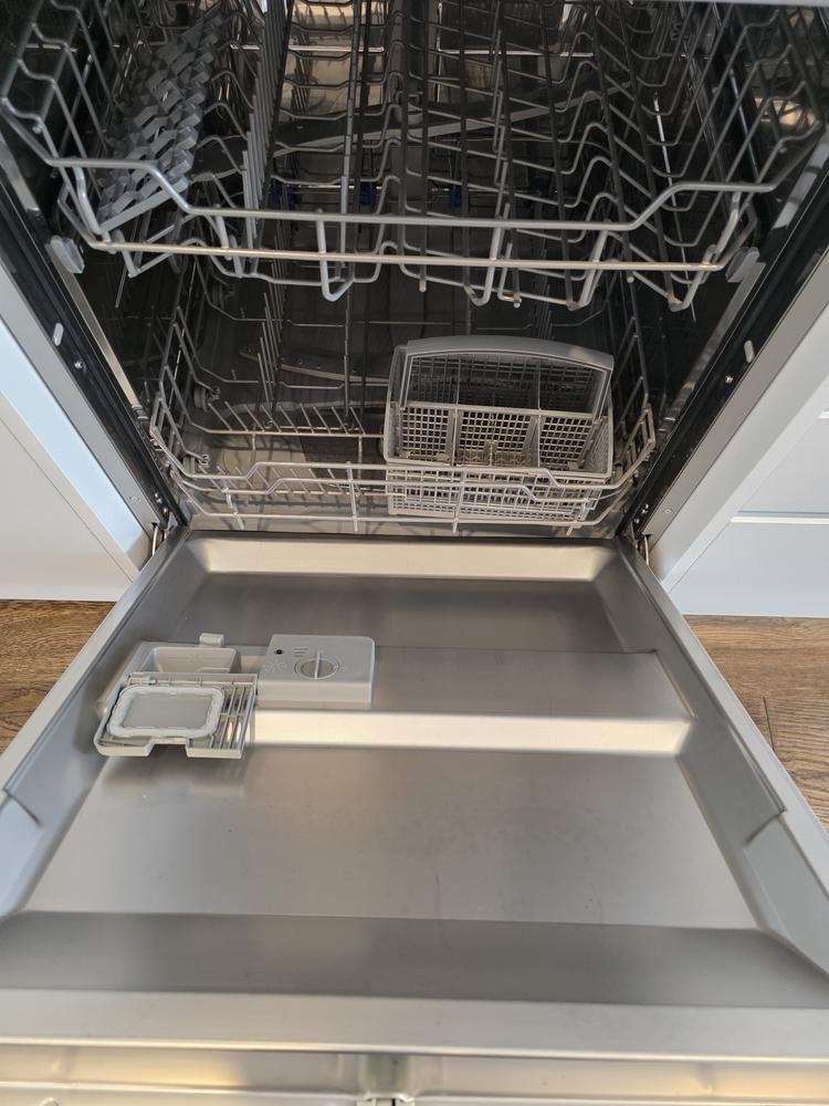 Clean dishwasher interior